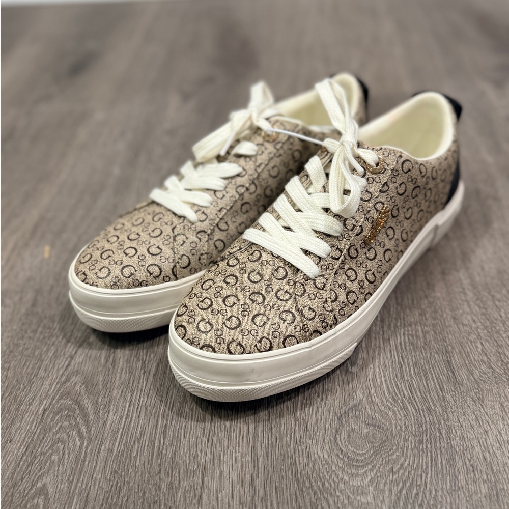 Guess Women's Stasey Quattro G Low Top Beige and Black Patterned Sneakers Size10